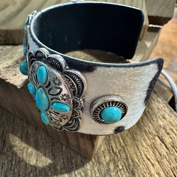 Western Concho Cowhide Hair Cuff Stylish Accessory for‎ Unique Fashion - Picture 4 of 7